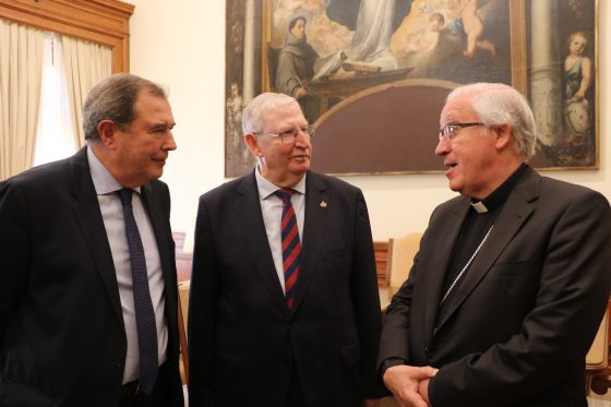 SEVILLA – Firma de convenio entre la Archidiócesis, Consejo y Fundación CajaSur para la celebración del II Congreso Internacional de Hermandades y Piedad Popular