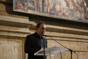 CATÓLICOS EN SALAMANCA – José Antonio Muñoz plasma su visión de las desigualdades en su nuevo cuadro para la Catedral