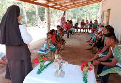 VALENCIA – La Misión Católica de Lengua española que dirige en Suiza el sacerdote valenciano Juan J. Segarra envía donativos a un comedor escolar en la Amazonía de Perú