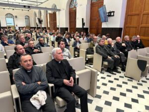 CATÓLICOS EN VALENCIA – Los Diálogos de Teología de Almudí llenan el salón de actos de la sede Trinitarios