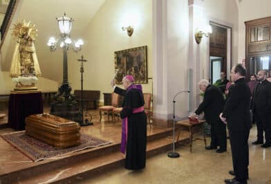 VALENCIA – El Arzobispado acoge la capilla ardiente del Obispo auxiliar emérito de Valencia mons. Vicente Juan Segura con la presencia del Nuncio Mons. Auza