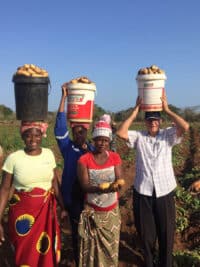 VALENCIA – Testimonio de un misionero valenciano en Mozambique: «El misionero es el que evangeliza pero también es agricultor, enfermero o taxista»