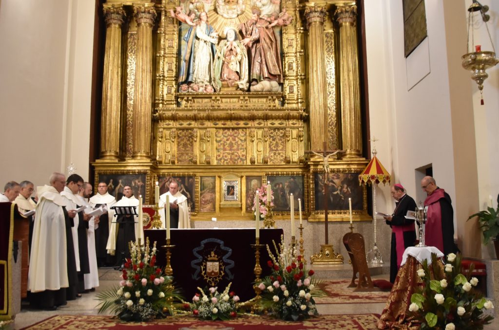 ÁVILA – Mons. Rico en las Vísperas de Santa Teresa: “Todos estamos llamados a ser santos”