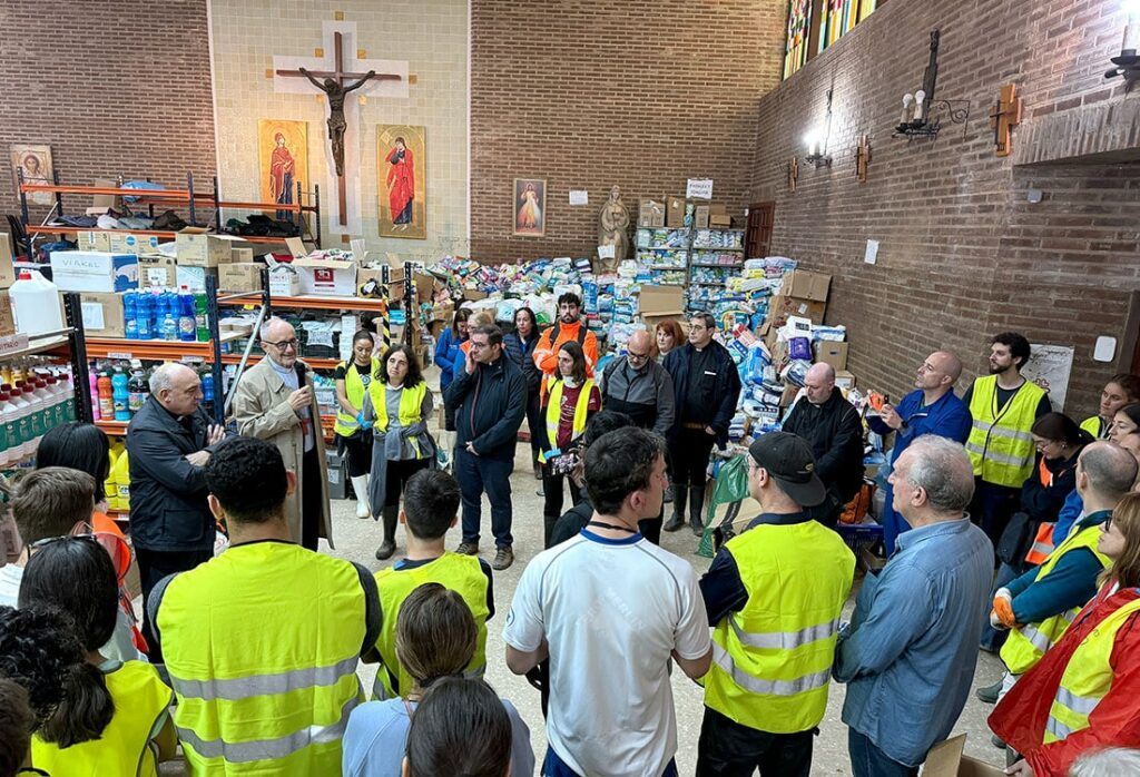 CATÓLICOS EN VALENCIA – Cardenal Czerny, en la zona afectada por la DANA: “Aquí la Iglesia no habla, actúa”