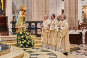 CATÓLICOS EN MADRID – Eucaristía por las víctimas de la DANA en la AlmudenaSin Autor
