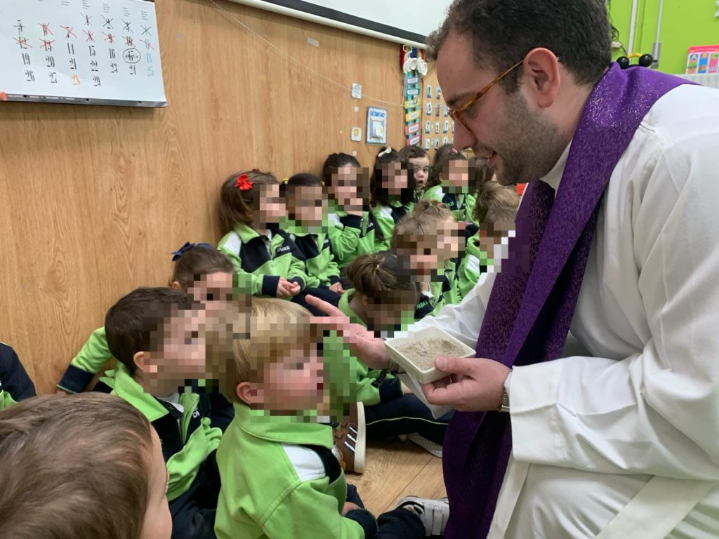 CATÓLICOS EN ÁVILA – La figura del capellán de los colegios: una “Iglesia que acompaña”