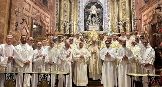 CATÓLICOS EN SEVILLA – El obispo auxiliar monseñor Valdivia preside la admisión a órdenes de tres candidatos al diaconado permanente
