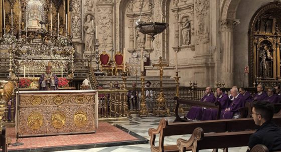 CATÓLICOS EN SEVILLA – Monseñor Saiz Meneses preside la misa por los sacerdotes difuntos: “La respuesta está en Cristo”