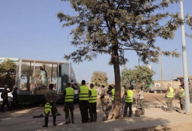 CATÓLICOS EN VALENCIA – El Arzobispo acompaña a la imagen peregrina de la Virgen en la visita a Picanya y Torrent, zonas afectadas por la DANA