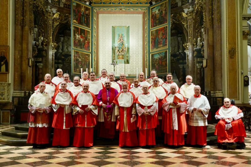 CATÓLICOS EN VALENCIA – El decano Santiago Pons y los profesores Mariano Trenco y Jaime González toman posesión como nuevos canónigos de la Catedral