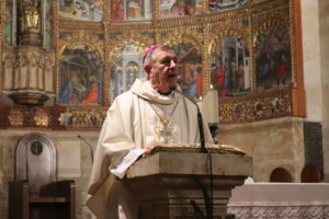CATÓLICOS EN SALAMANCA – Mons. José Luis Retana, en la Misa del Gallo: “Que nazca para todos la luz del Amor”
