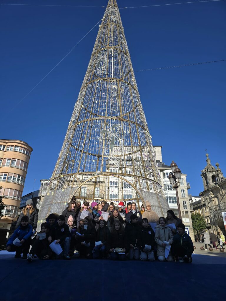 CATÓLICOS DE LUGO – Los alumnos de los colegios diocesanos felicitan la Navidad