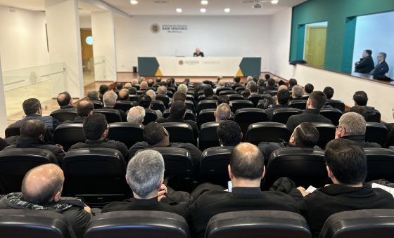 CATÓLICOS EN SEVILLA – El clero de Sevilla medita sobre la Encarnación, Nacimiento y vida oculta de Jesús durante el retiro de Adviento