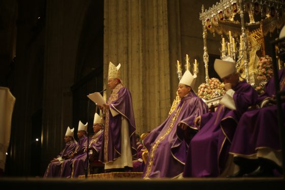 CATÓLICOS EN SEVILLA – Mons. Edgar Peña: “Dios está con nosotros y no nos abandona nunca”