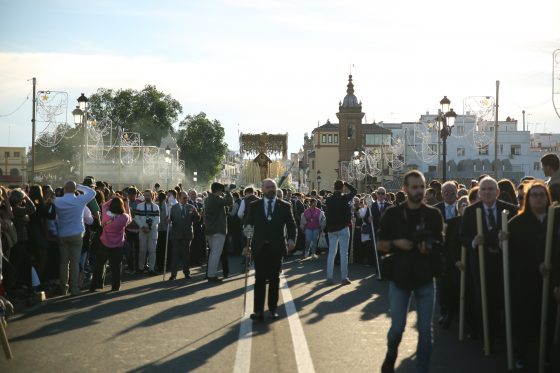 CATÓLICOS EN SEVILLA – Guía Oficial de la Procesión de Clausura del II Congreso Internacional de Hermandades y Piedad Popular