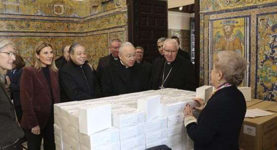 CATÓLICOS EN SEVILLA – Monseñor Edgar Peña bendice la XL Muestra de Dulces de conventos en el Alcázar