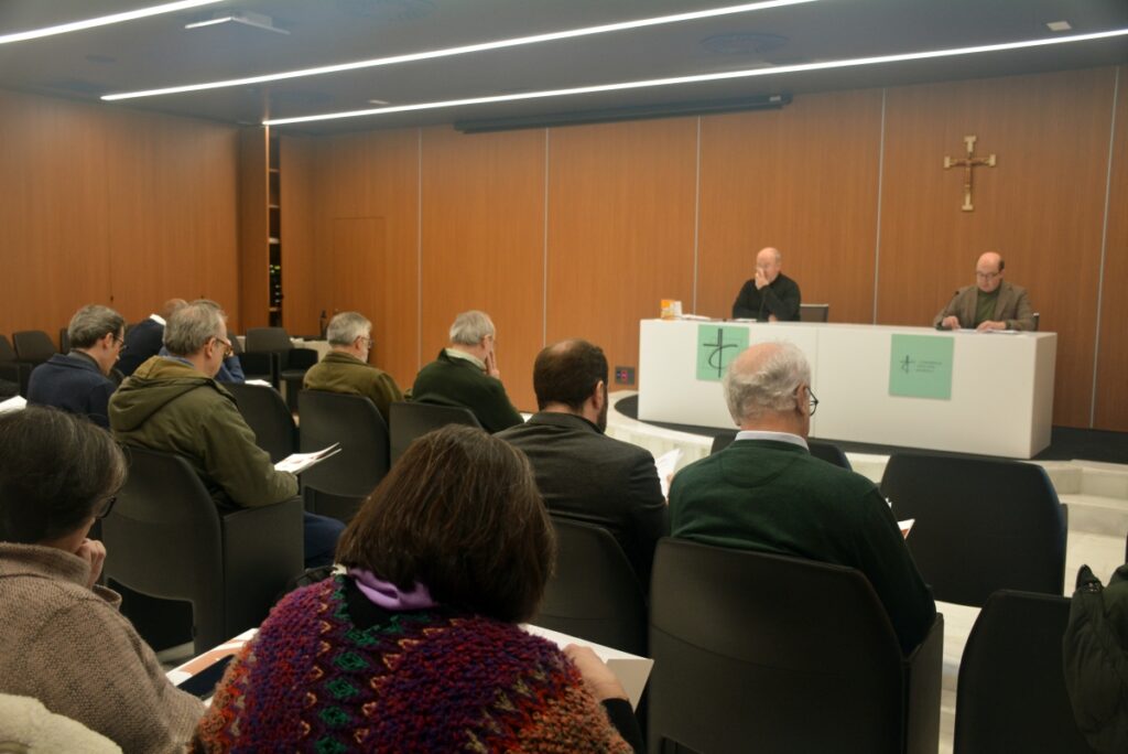 CATÓLICOS EN FERROL – “Hacer con otros”, consigna necesaria para repensar la realidad de la vida consagrada