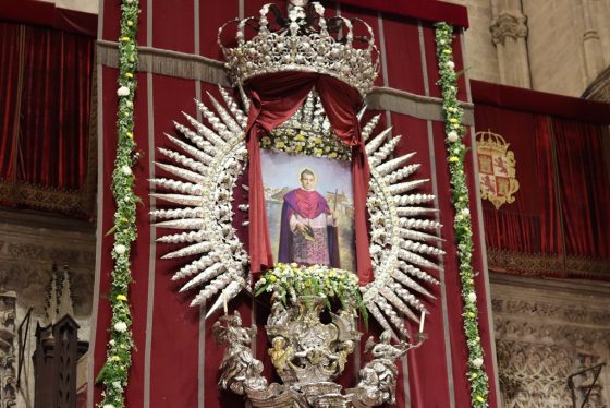 CATÓLICOS EN SEVILLA – Conferencia de monseñor León sobre el beato Torres Padilla en la Parroquia de San Sebastián