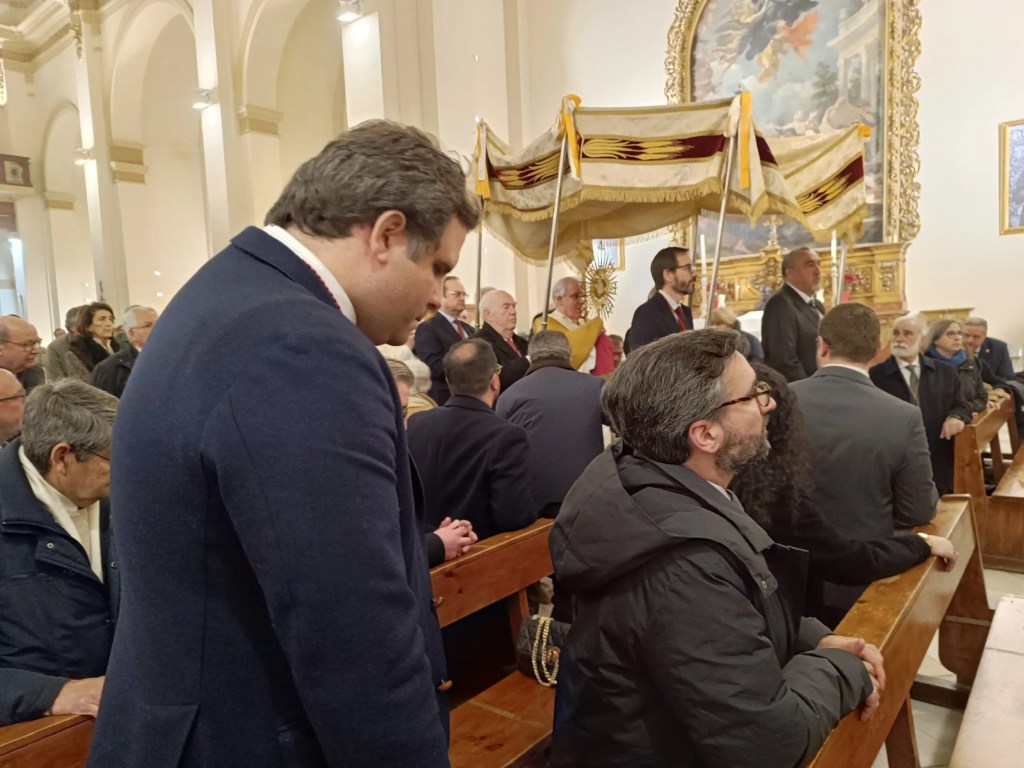 CATÓLICOS EN SEVILLA – Solemne Acto Eucarístico celebrado en nuestra Parroquia