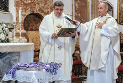 CATÓLICOS EN VALENCIA – Imposición de medallas en la Corte de Honor de la Virgen de los Desamparados, a 243 nuevas asociadas 