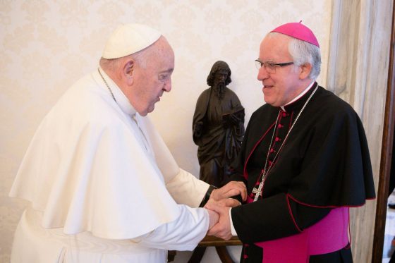 CATÓLICOS EN SEVILLA – La Archidiócesis de Sevilla convoca a una oración por el Papa el miércoles 26 a las 20.30h en la Catedral