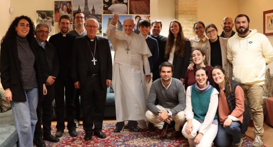 CATÓLICOS EN SEVILLA – El arzobispo de Sevilla visitó la nueva sede de la Delegación Diocesana para la Pastoral con Jóvenes