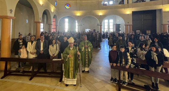 CATÓLICOS EN SEVILLA – Monseñor Teodoro León invita a los fieles de Santa María y San Miguel, de Alcalá de Guadaíra a ser “testigos desde la sencillez”