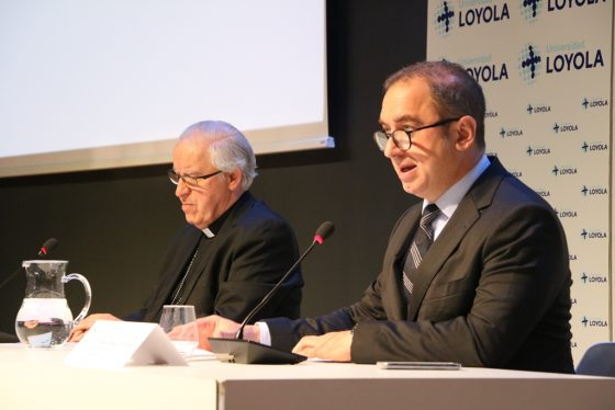 CATÓLICOS EN SEVILLA – Mons. Saiz inaugura la jornada sobre ‘Deuda o desarrollo’ en el campus Loyola