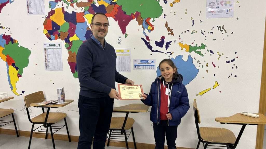 CATÓLICOS EN MADRID – Nos visitó Nadia, ganadora del concurso de dibujo en la fase diocesana.