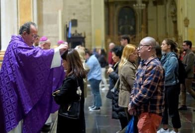 CATÓLICOS EN VALENCIA – Celebración del Miércoles de Ceniza en la Catedral