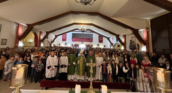 CATÓLICOS EN SEVILLA – Monseñor Teodoro León visita la Parroquia de San Mateo, de Alcalá de Guadaíra: “La parroquia ha descubierto la cercanía y el interés del obispo por nuestra comunidad”