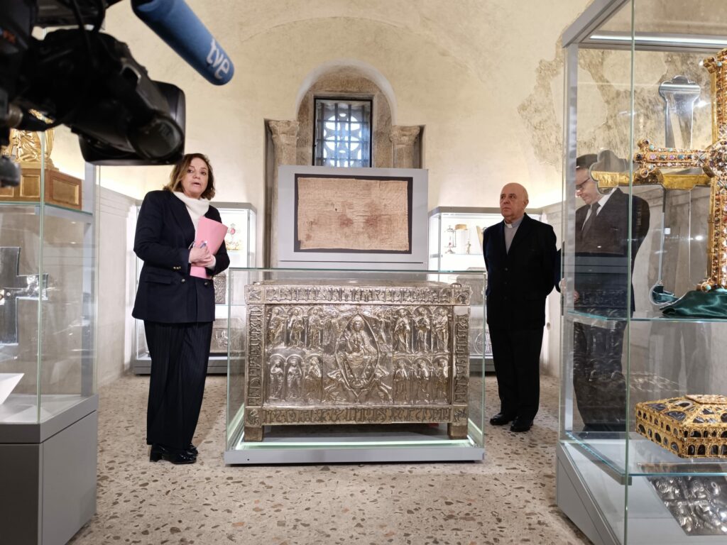 CATÓLICOS DE ASTURIAS – 950 años de la apertura del Arca Santa de la Catedral