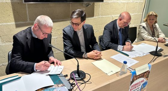 CATÓLICOS EN SEVILLA – La Facultad de Teología firma un convenio con la Cofradía Internacional de Investigadores para «fortalecer los lazos entre la teología y otras disciplinas»
