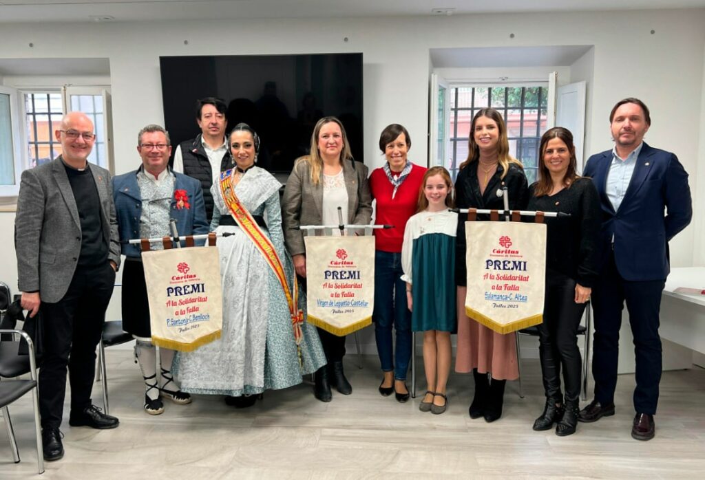 CATÓLICOS EN VALENCIA – Cáritas Valencia reconoce por su solidaridad a tres comisiones falleras de Valencia
