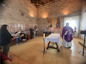 CATÓLICOS EN SALAMANCA – El grupo Atrio, de Pastoral Juvenil, se acerca a Pedro en su retiro de Cuaresma