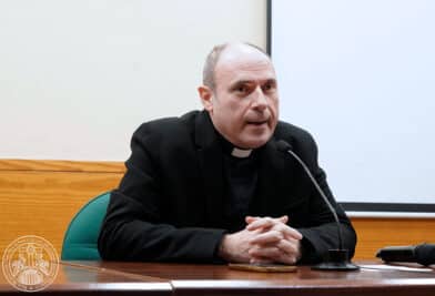CATÓLICOS EN VALENCIA – José Ignacio Llópez imparte la conferencia: «Nos comprometemos: misión y compromiso del Cofrade en el mundo», del Curso de Teología