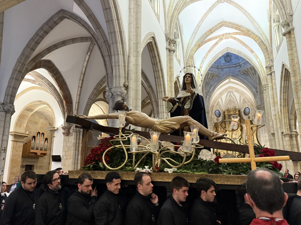 CATÓLICOS EN CANTABRIA – Solemne Via Crucis del Sábado de Pasión en la catedral de Santander
