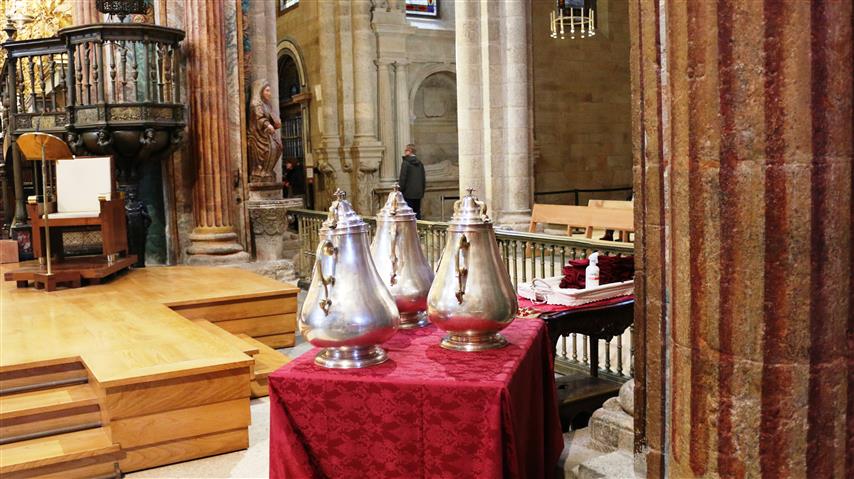 CATÓLICOS EN LA CORUÑA – Misa Crismal en la Catedral de Santiago de Compostela 2025