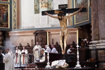 CATÓLICOS EN VALENCIA – Domingo de Resurrección, presidido por mons. Benavent, en la Catedral