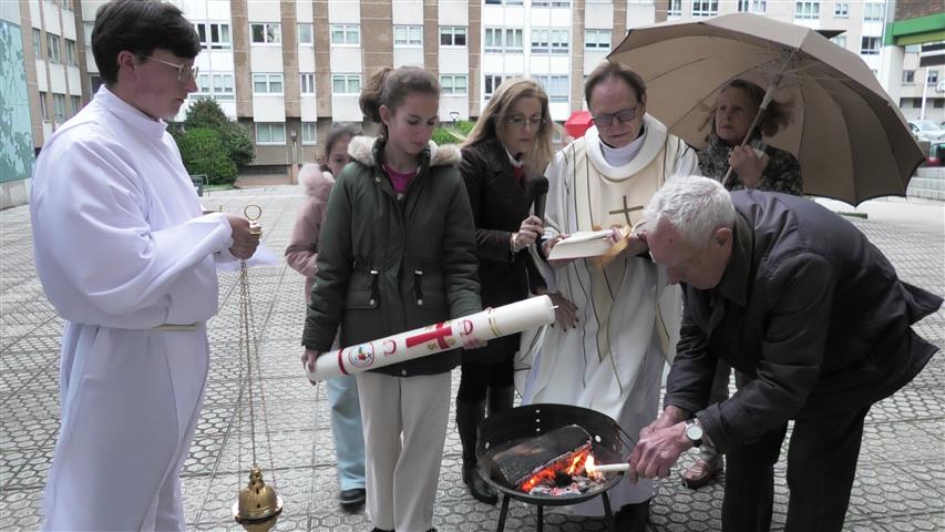 CATÓLICOS EN LA CORUÑA – Vigilia Pascual en las Parroquias de Nuestra Señora del Pilar y en San Francisco Javier