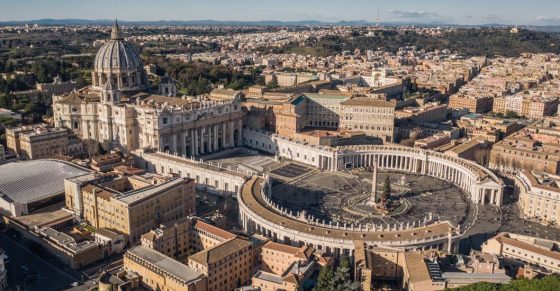 CATÓLICOS EN SEVILLA – Mons. Saiz Meneses participará en las exequias del papa Francisco