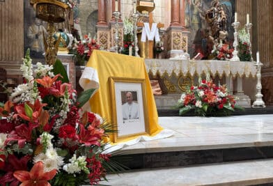 CATÓLICOS EN VALENCIA – La parroquia Santo Ángel Custodio recuerda la eucaristía oficiada por Francisco, antes de ser elegido Papa, durante el V Encuentro Mundial de las Familias