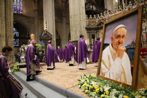 CATÓLICOS EN SEVILLA – Francisco “ha sido y seguirá siendo un testigo creíble del Evangelio”