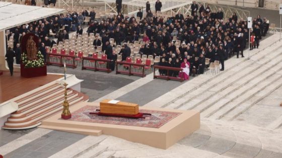 CATÓLICOS EN SEVILLA – Exequias del Papa difunto, un proceso en tres estaciones