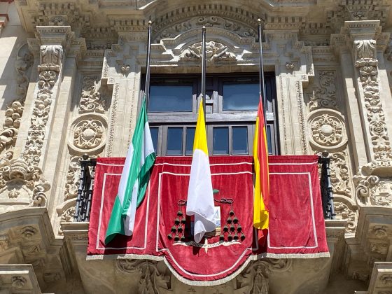 CATÓLICOS EN SEVILLA – Reacciones en la Iglesia y la sociedad sevillanas tras el fallecimiento del Papa