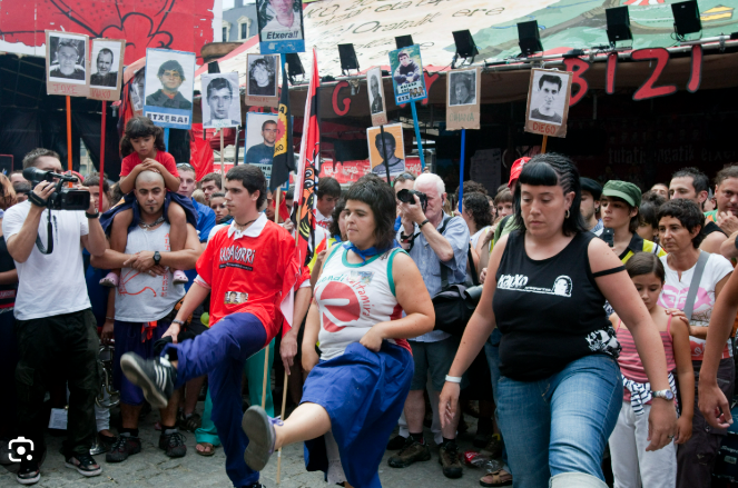 Tradicionalismo – ETA se disuelve en Sortu y EH Bildu