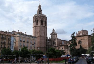 CATÓLICOS EN VALENCIA – Las campanas del Miguelete tocan “a difunto” en señal de duelo por la muerte del Santo Padre