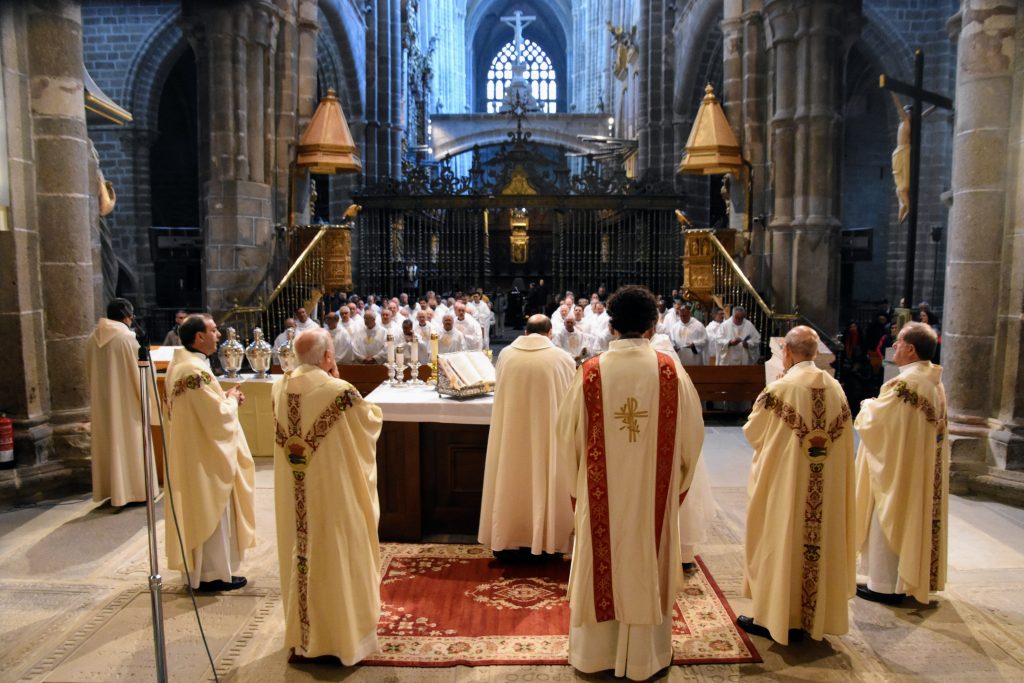 CATÓLICOS EN ÁVILA – El obispo invita a los sacerdotes a vivir ‘una fidelidad no mediocre’ en su ministerio