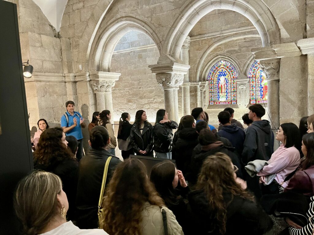 CATÓLICOS DE LUGO – Estudiantes universitarios en la Catedral