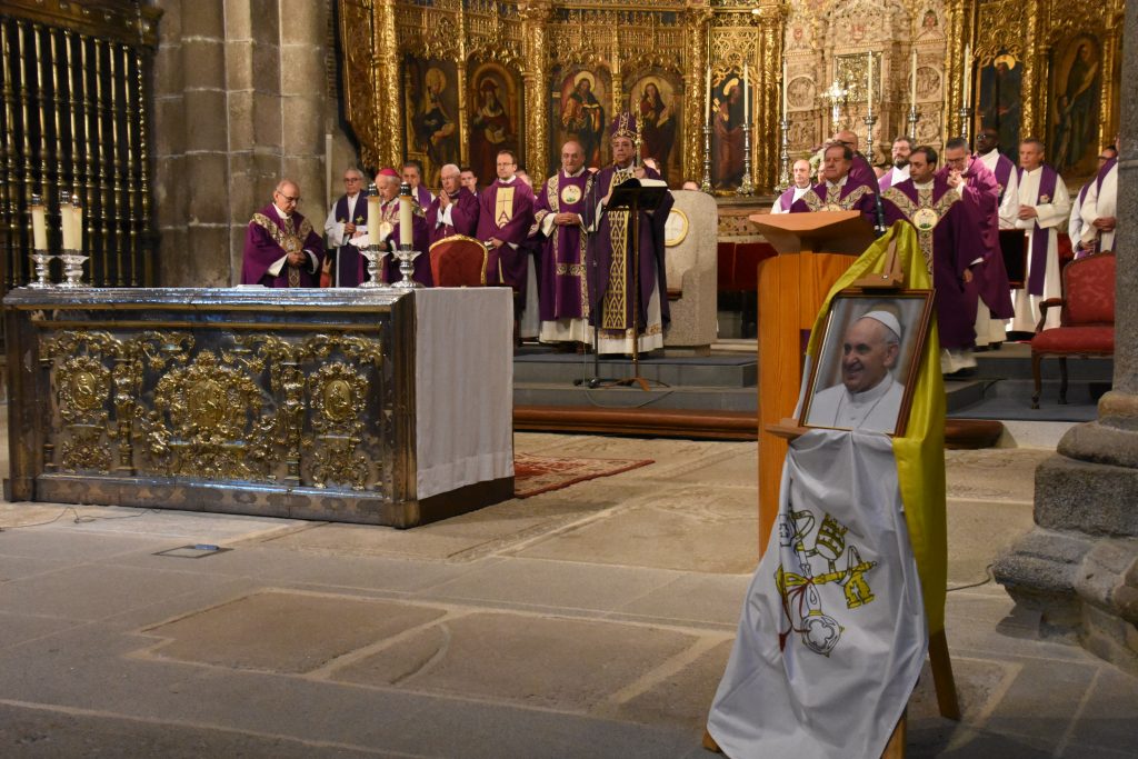 CATÓLICOS EN ÁVILA – Ávila despide con gratitud y esperanza al Papa Francisco en una emotiva misa funeral